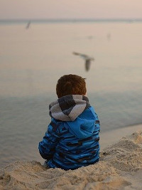 child-alone-on-beach