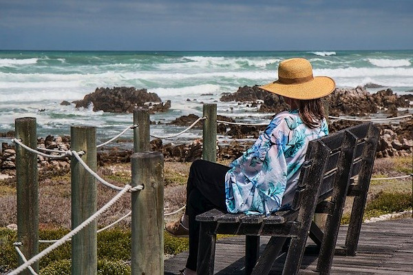 woman-sitting-by-ocean